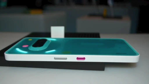 ���������꡼ No.008�Υ���ͥ������ / ��Phone (3a) Community Edition�פ�����Ϫ�ܤ��줿�ݥåץ��åץ��٥�Ȥ��ݡ��ȡ�90ǯ���Ⱦ�Υ����ൡ��פ碌��ǥ�����̥��