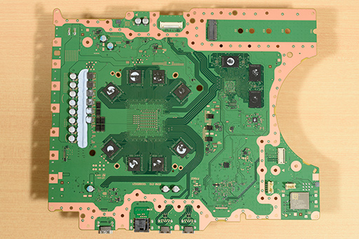 画像ギャラリー No.021のサムネイル画像 / 「PlayStation 5」分解レポート。ソニーらしいこだわりに満ちた設計を,実機をバラして改めて確認してみた