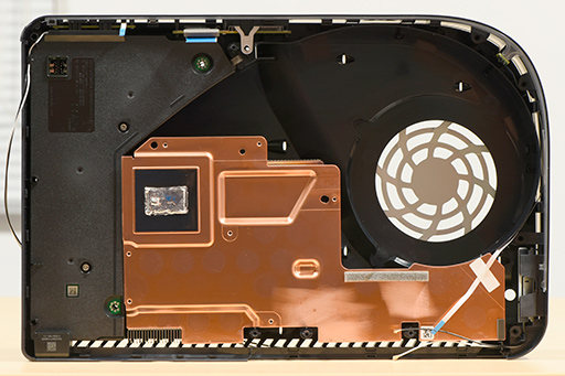 画像ギャラリー No.030のサムネイル画像 / 「PlayStation 5」分解レポート。ソニーらしいこだわりに満ちた設計を,実機をバラして改めて確認してみた