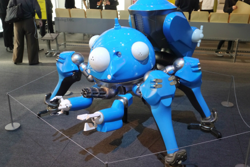 画像ギャラリー No.023のサムネイル画像 / 「攻殻機動隊展 Ghost and the Shell」内覧会レポート。アニメ全作品を横断的に網羅した見ごたえのある展覧会を,ARタチコマの解説付きで楽しめる