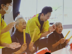 �Ҳ����˥����ߥե����������ǥ��ץ��������롣�Ķ����ꡤ���������餽�줾��θ���ˤ�������㤬�����줿���å������ݡ���