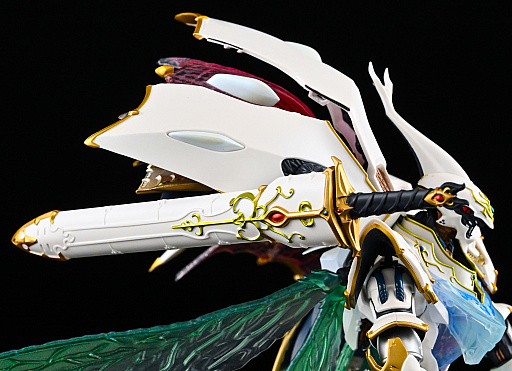 画像ギャラリー No.038のサムネイル画像 / ［レビュー］「METAL BUILD DRAGON SCALE サーバイン（白き秘宝）」ファンタジックで生体感のあるディテールが，唯一無二の存在感