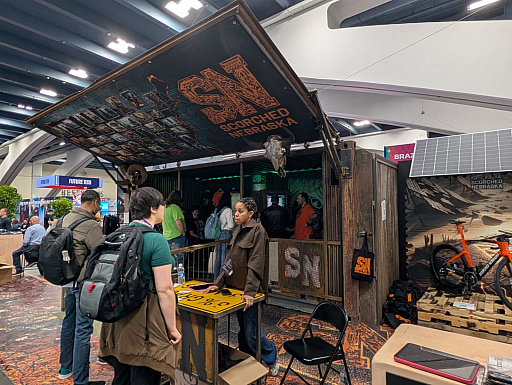 画像ギャラリー No.003のサムネイル画像 / GDC会場で初披露された「Scorched Nebraska」を紹介。生きた世界を作っていくユニークなMMO［GDC 2026］