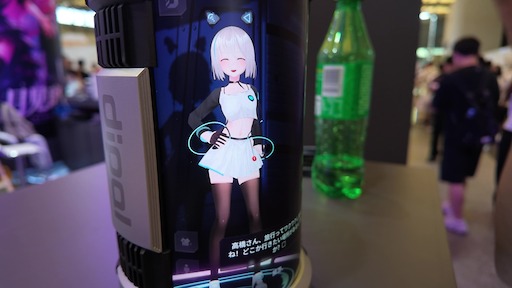 画像ギャラリー No.017のサムネイル画像 / 中国発のAIキャラクターポッド「Dipal D1」，VRMやFBXなどのモデルを導入でき，自由にカスタマイズできる。日本語にも対応し，値段は約16万円［CJ2026］