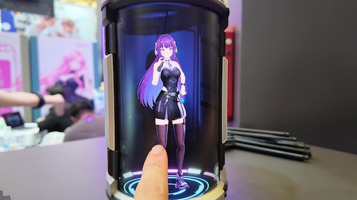 画像ギャラリー No.018のサムネイル画像 / 中国発のAIキャラクターポッド「Dipal D1」，VRMやFBXなどのモデルを導入でき，自由にカスタマイズできる。日本語にも対応し，値段は約16万円［CJ2026］