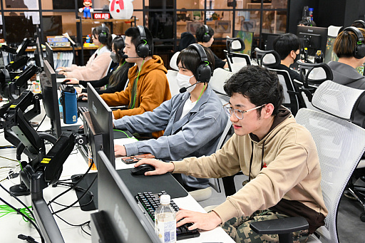 画像ギャラリー No.035のサムネイル画像 / eスポーツを学ぶ高校のリアルな1日。通信制高校「ルネサンス高等学校」池袋キャンパスを密着取材したら，まぶしくて，うらやましかった