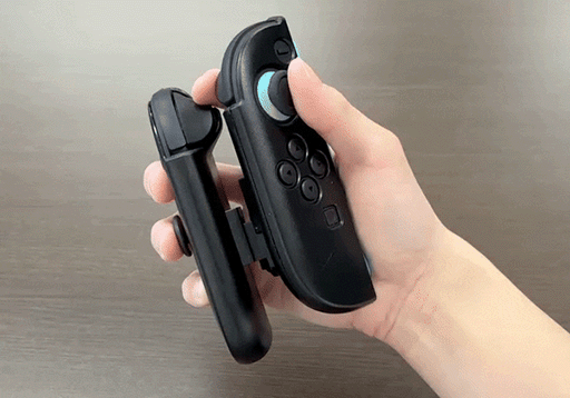 画像ギャラリー No.002のサムネイル画像 / 2つのJoy-Con 2を片手でまとめて操作できるアダプター「片手グリップSW2」が発売に。ながらプレイがはかどりそう