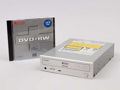 画像ギャラリー No.005のサムネイル画像 / Blu-ray Discは，前世代のDVDより先に姿を消してしまうのか？　時代に翻弄されたその歩みを，光ディスクの歴史とあわせて振り返る