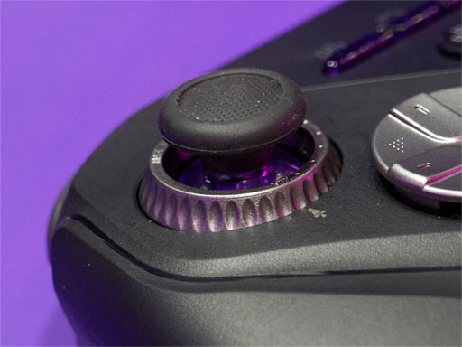 画像ギャラリー No.004のサムネイル画像 / 発売されたばかりの最新ゲームパッド「Xeno Pro」をLeadJoyブースでチェック。見覚えのあるアタッチメントとの再会も