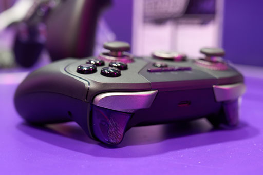 画像ギャラリー No.005のサムネイル画像 / 発売されたばかりの最新ゲームパッド「Xeno Pro」をLeadJoyブースでチェック。見覚えのあるアタッチメントとの再会も