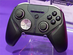 発売されたばかりの最新ゲームパッド「Xeno Pro」をLeadJoyブースでチェック。見覚えのあるアタッチメントとの再会も