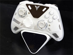 Flydigiが最新ゲームパッド「APEX 6」シリーズを展示。綾波レイやゼンゼロなどとのコラボモデルも展開［TGS2026］