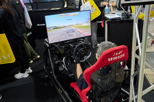 画像ギャラリー No.006のサムネイル画像 / DUNLOPがeモータースポーツ向け製品を参考出展。eスポーツ向け製品ブランド「GAMING MUSCLE」をアピール［TGS2026］