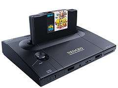 名機NEOGEOを処理落ちまで再現。過去の周辺機器も使えて，低遅延HDMIなど現代向けの機能も備える「NEOGEO AES+」のプレゼンをレポート［TGS2026］