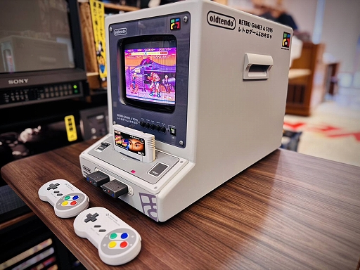 画像ギャラリー No.004のサムネイル画像 / 台湾のレトロゲーマーがTVとFC/SFCを合わせたオールインワン筐体を5年かけて制作。筐体デザインは実機のカラーリングを生かしつつレトロ風に