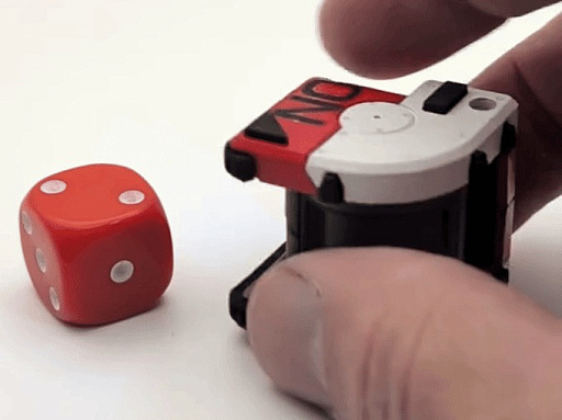 画像ギャラリー No.003のサムネイル画像 / 小さなボディに10種類のダイスを内蔵。TRPGやボードゲームに便利な電子ダイスがクラウドファンディング中