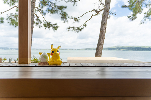 画像ギャラリー No.003のサムネイル画像 / ポケモンたちと足湯でゆったり。石川県・和倉温泉で「わくらポケモン足湯」がオープン。七尾湾を一望できる無料の足湯
