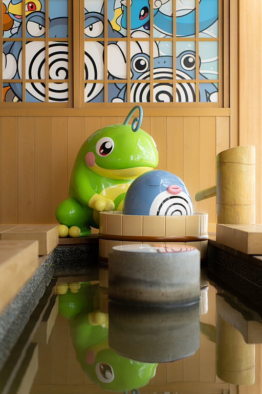 画像ギャラリー No.009のサムネイル画像 / ポケモンたちと足湯でゆったり。石川県・和倉温泉で「わくらポケモン足湯」がオープン。七尾湾を一望できる無料の足湯