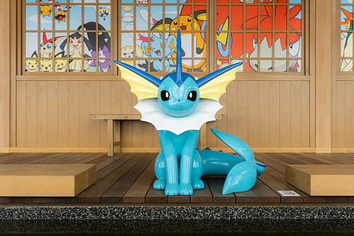 画像ギャラリー No.003のサムネイル画像 / 「わくらポケモン足湯」，ギャラドス，コダック，シャワーズの像が破損。オープンからわずか1か月ほど